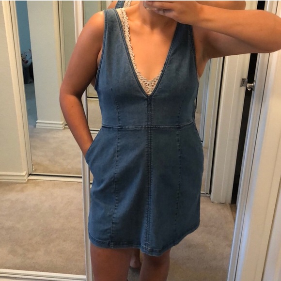 H&M Dresses & Skirts - H&M Denim Dress w Pockets